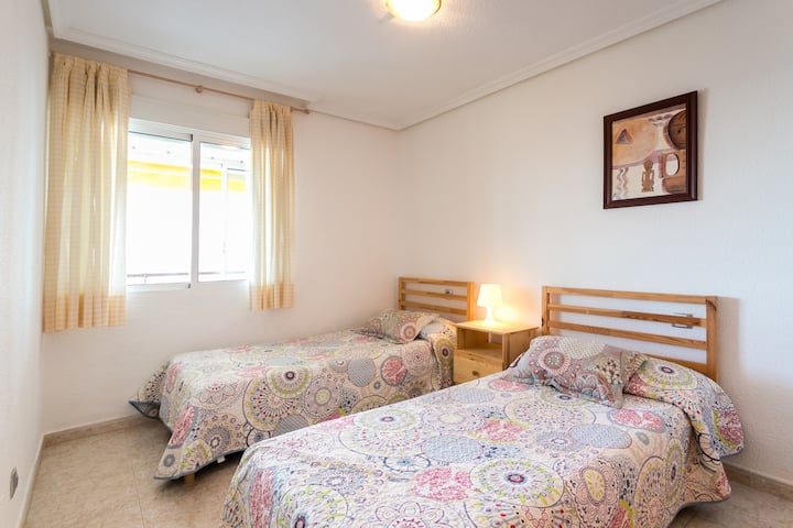 Habitación con 2 camas individuales (también hay una cama plegable disponible)