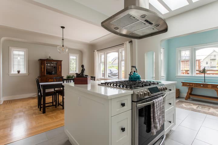 Large 5br Heritage Home | Walk To Dining | Near Dt - Vancouver