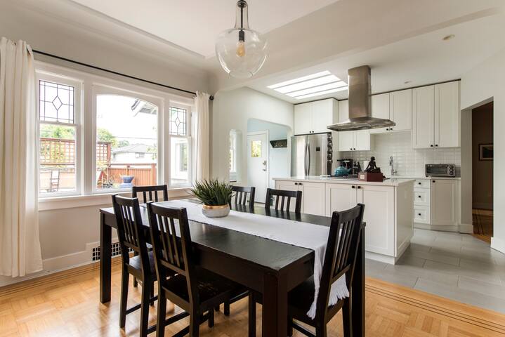 5BR/3BA Spacious Home – Garden, Deck, Near Parks gallery image 4