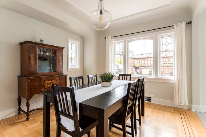 5BR/3BA Spacious Home – Garden, Deck, Near Parks gallery image 3