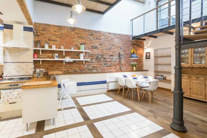 Beautiful Sunny Penthouse Apartment