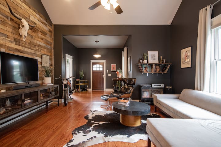 Historic East Nash bungalow! 5 mins to downtown