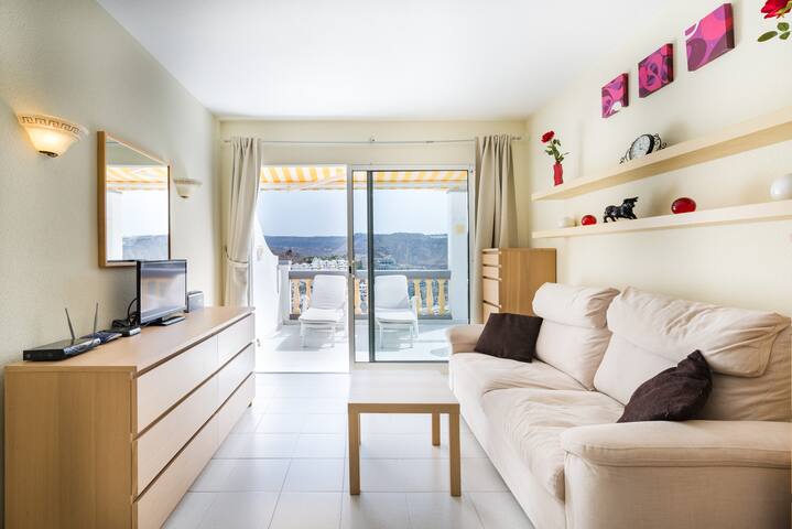 UNIQUE OCEAN VIEW! Sunny & Calm. Pools, WiFi, AC
