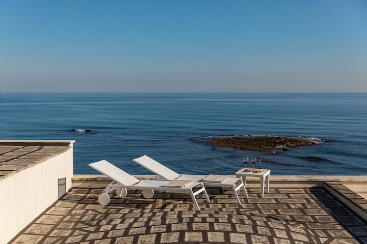 Il Rifugio dello Scoglio, right next to the sea