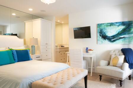 Peaceful Peninsula Retreat