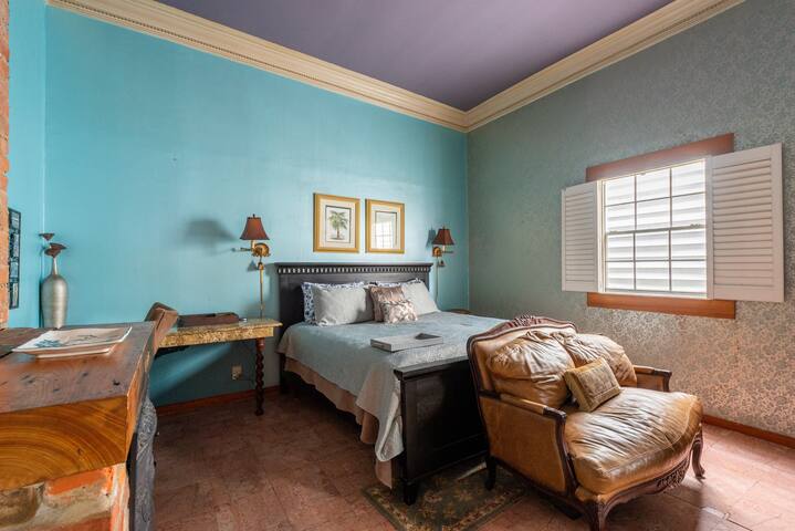 NOLA Oasis gallery image 2