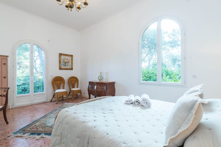 غرفة نوم كبيرة # 1