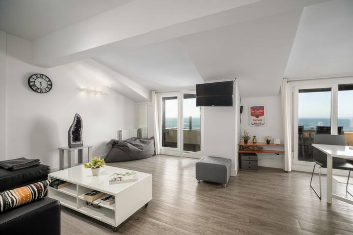 Zurriola Beach Atic gallery image 2