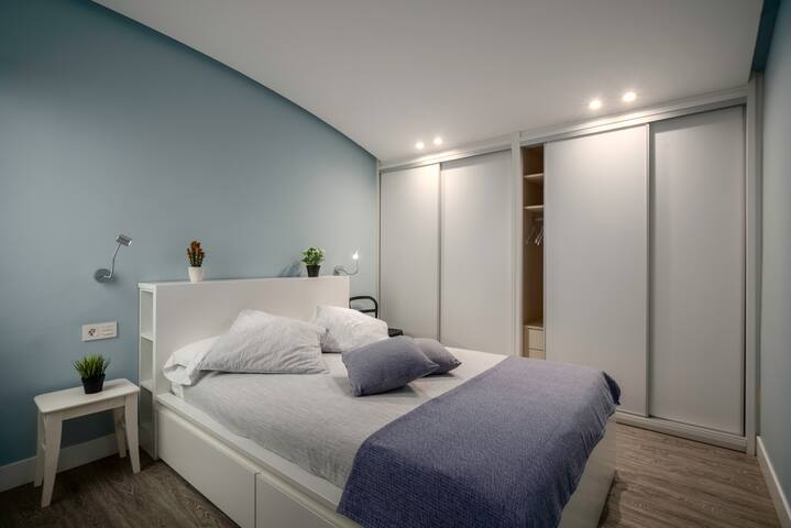 Zurriola Beach Atic gallery image 5