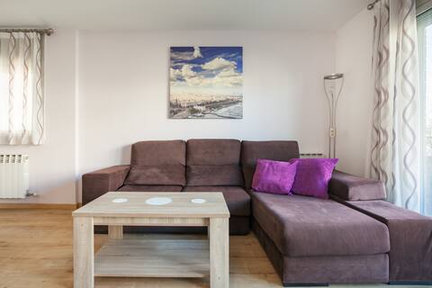 Comfortable 10 km from Barcelona Center