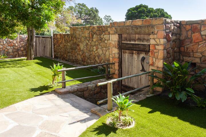 Cosy Cottage in Camps Bay Village gallery image 5