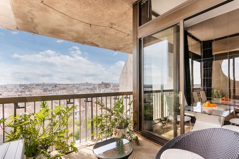 Loft comedie great view with private parking
