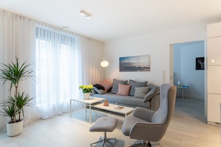 Stylish Luxe Apart in City Center with parking
