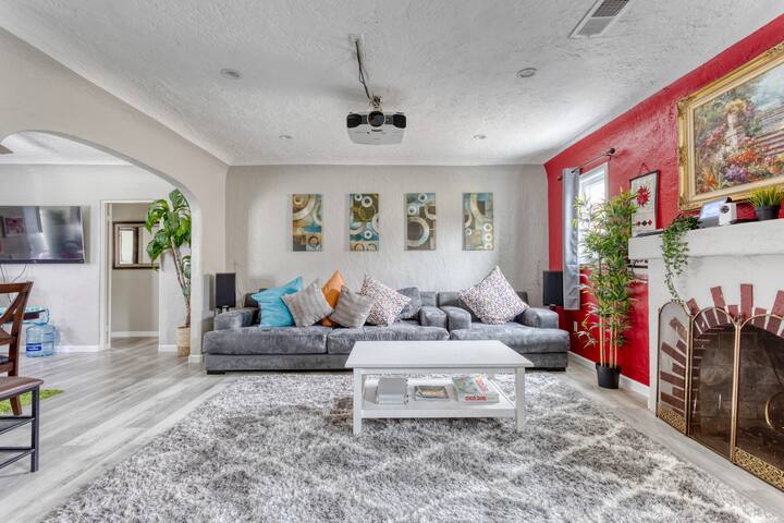 Smart house! MOVIE theater, treadmill, office room