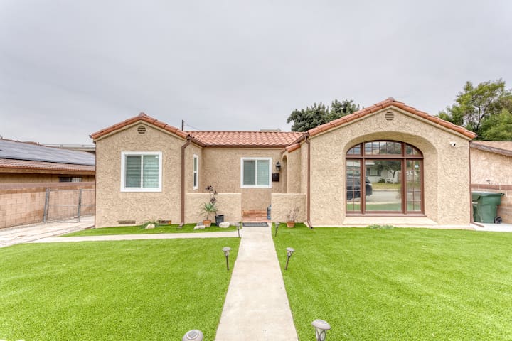 Smart house! MOVIE theater, treadmill, office room gallery image 5