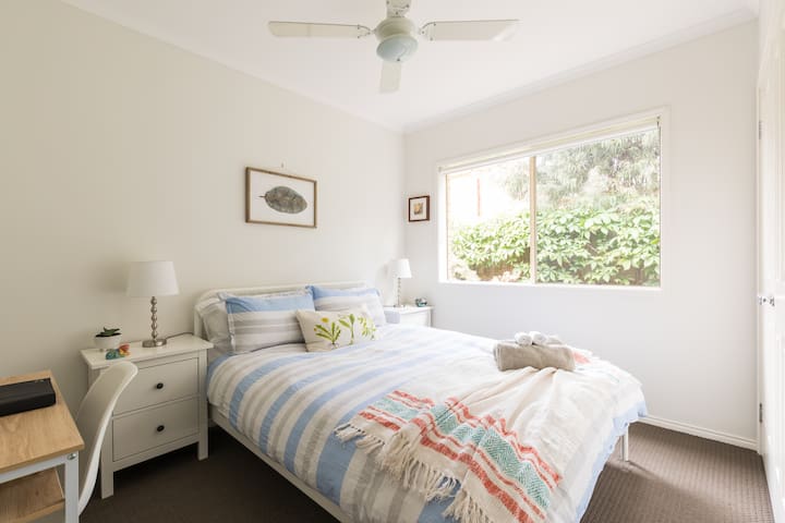 Tamar Cottage on the Bellarine Peninsula (Room 1)