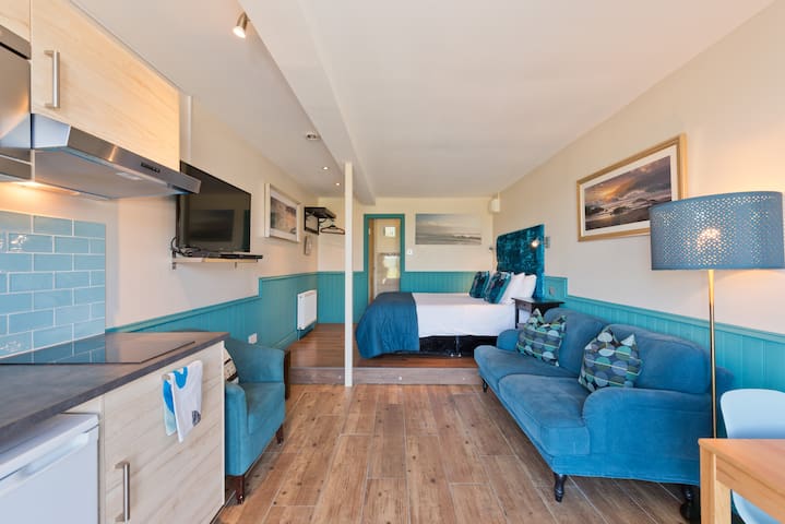 Stunning sea view studio beach apartment