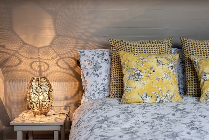 二号卧室的土耳其床头灯 