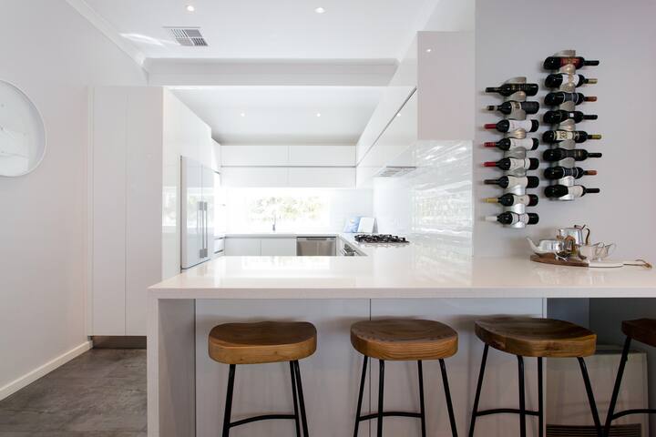 The Beach Villa – 600m to the BEACH gallery image 3