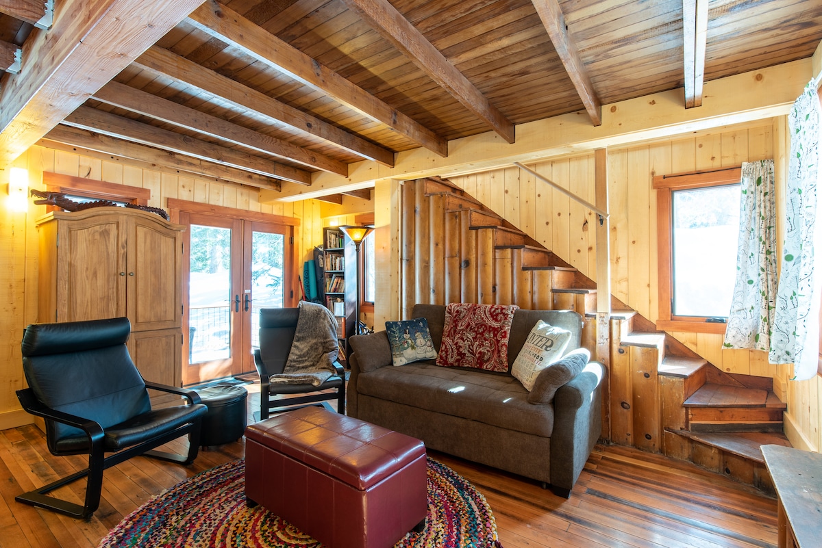 Top Airbnb: Willow Fork Cabin, Big Cottonwood Canyon, Solitude in Brighton