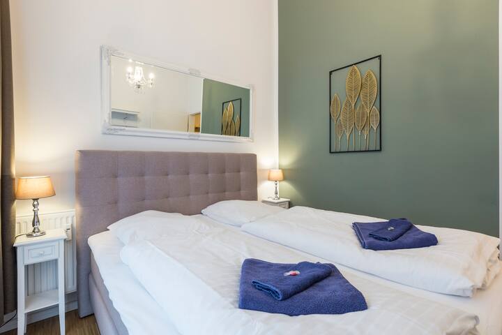 SC 04 by Rockchair| Cozy Fam &Business 4 BR 2 Bth gallery image 2