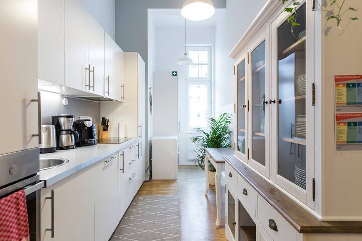 SC 04 by Rockchair| Cozy Fam &Business 4 BR 2 Bth gallery image 3