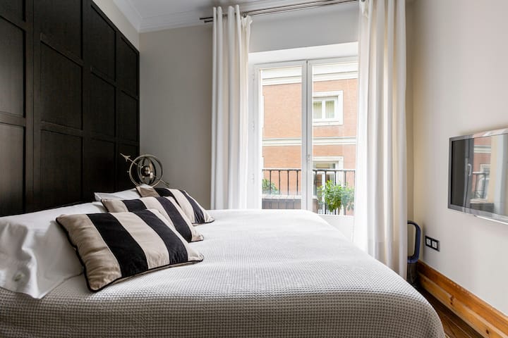 Estudio Soleado Con Balcon En Pleno Centro,chueca. - Madrid