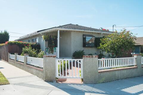 Entire rated studio, close to the beach and LAX.