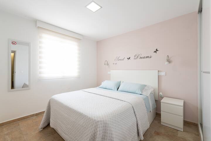 Main room.
Habitación principal.