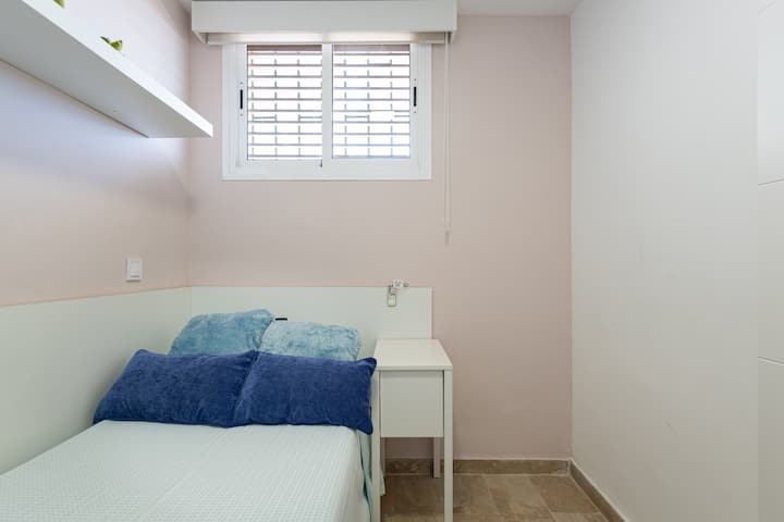 Small room.
Habitación pequeña.
