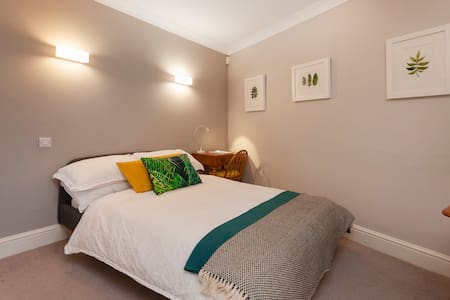 Spacious Comfy Dbl Room with Garden Yoga Studio