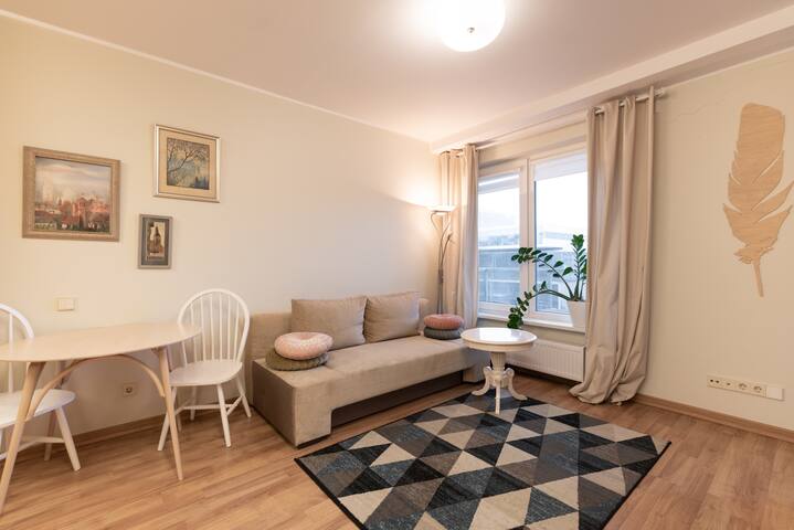 BRIGHT UPTOWN STUDIO