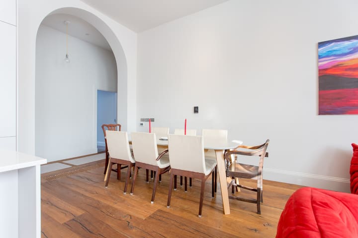 Unique Edinburgh Flat.Luxury & Comfort In The City gallery image 4