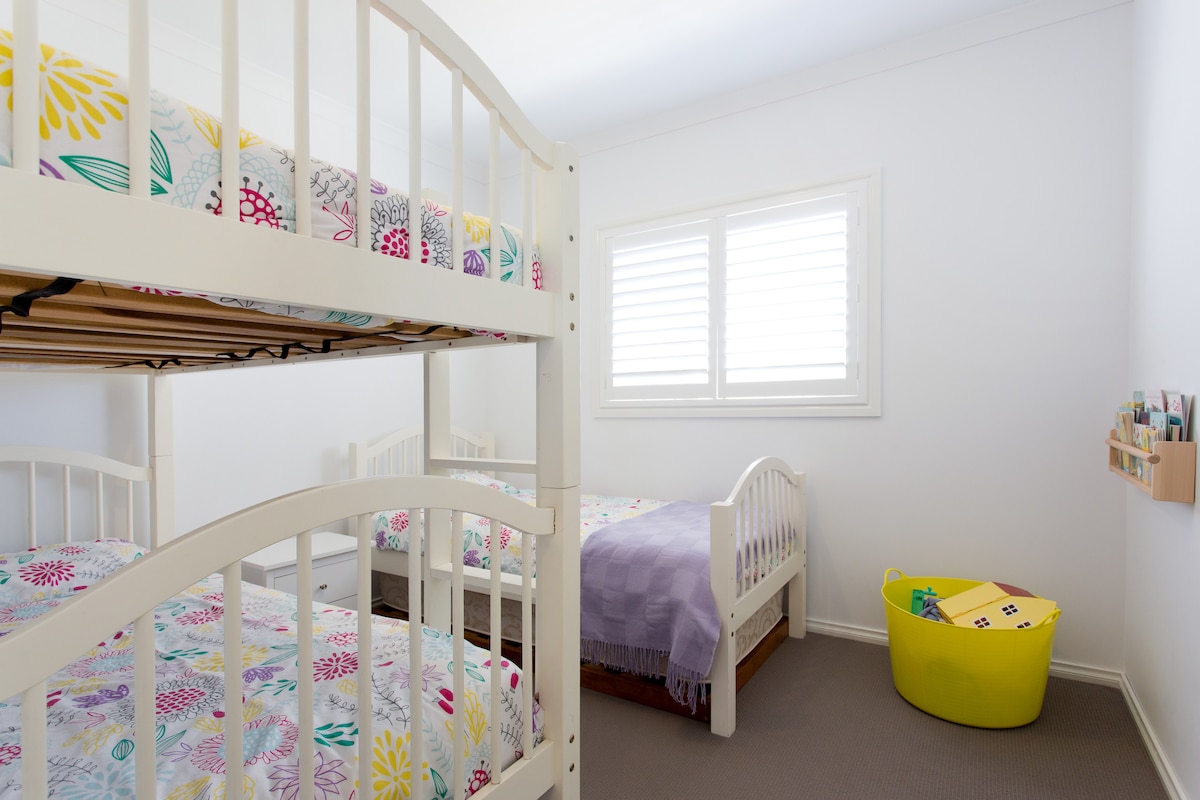 Спалня 3 - двуетажно легло и единично легло