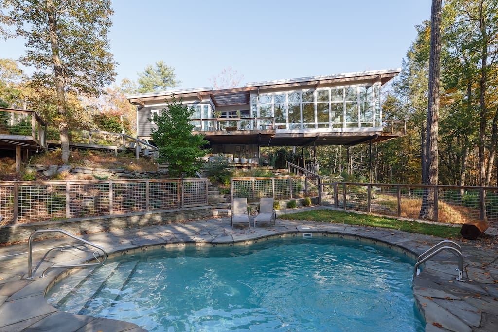 Modern Woodstock House in the Trees Houses for Rent in Woodstock, New