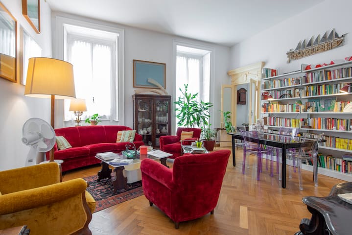 Elegant 2BR with terrace and A/C, city center