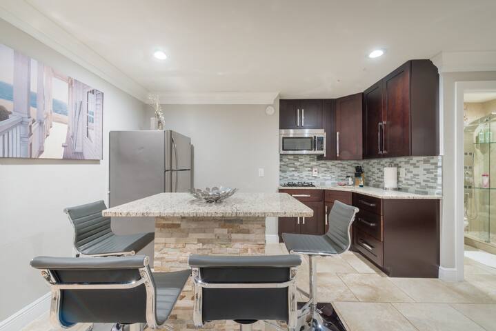 Studio private to minutes airport & attraction