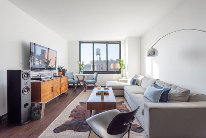 Stunning NYC Views! Free Gym! Doorman! Terrace!