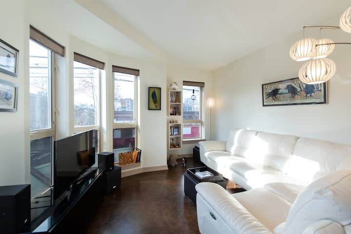 Cool Condo With Secure Parking On Capitol Hill - Seattle, WA