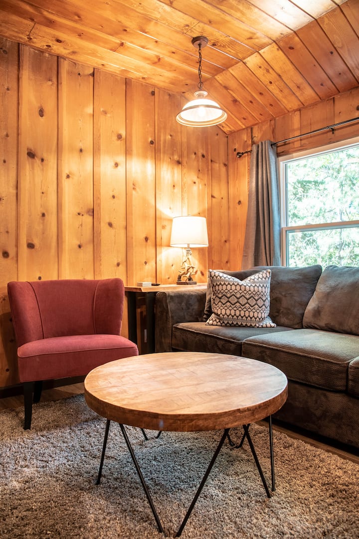 Antlers Point Cabin
Lake Arrowhead - San Bernardino