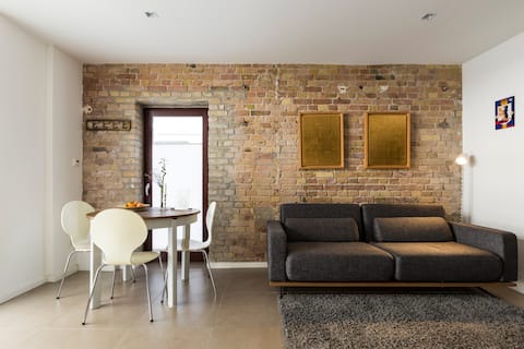 Top performing Airbnb: Luxurious loft style apartment S74 in Steglitz