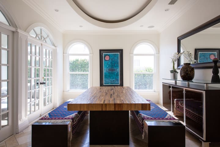 7 bedroom 6 bath 3700 Sq Ft home gallery image 2