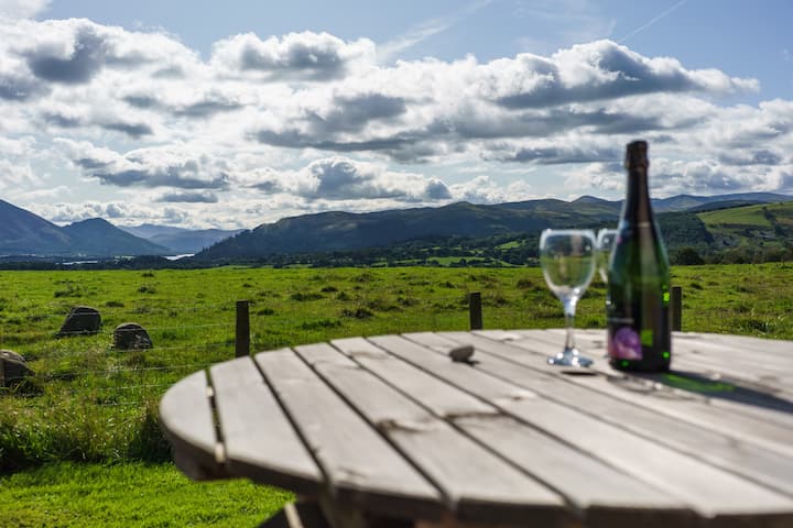 Cedar wood lodge with stunning rural views.