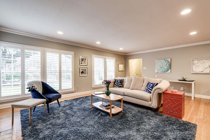 White Picket Fenced 5* Home in Cultural District