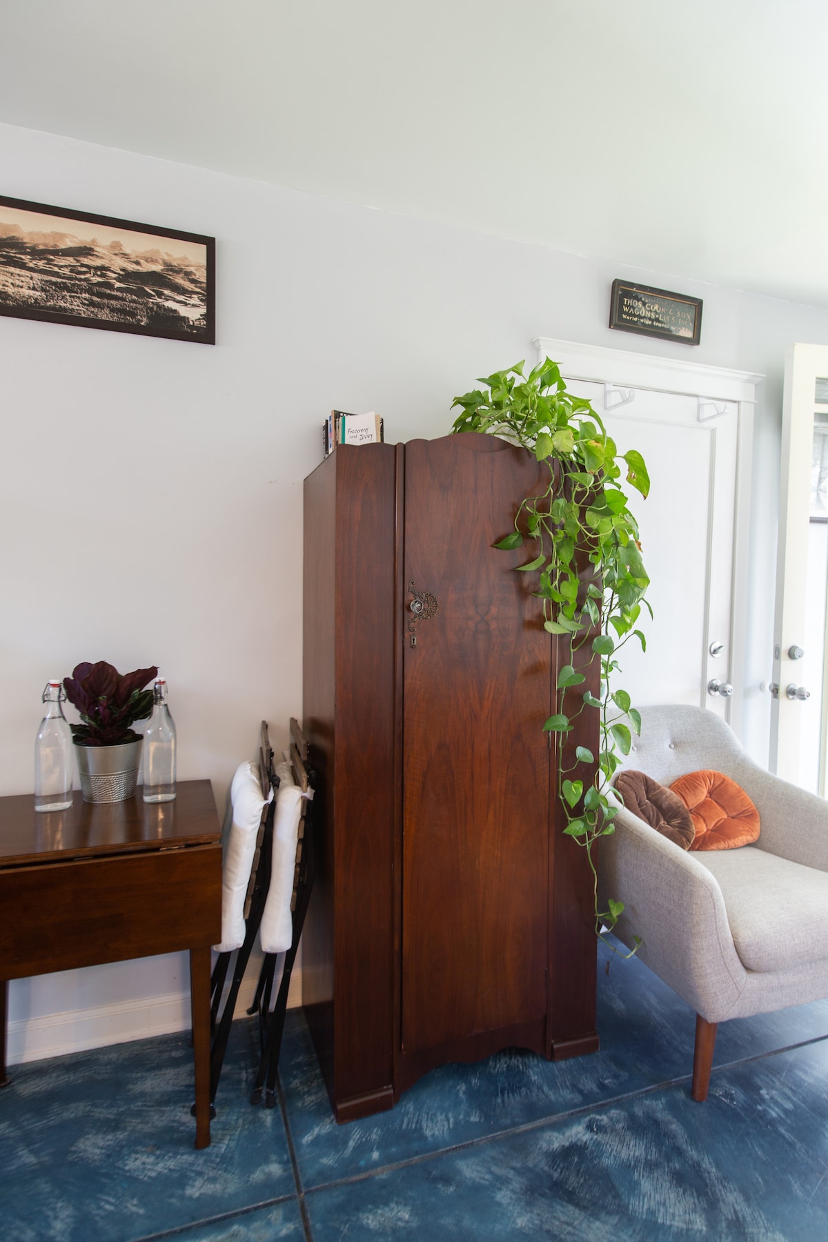 Successful Airbnb property: West Los Angeles "Beachy" Cottage in Mar Vista