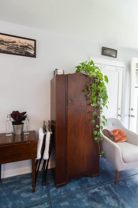 Successful Airbnb property: West Los Angeles "Beachy" Cottage in Mar Vista