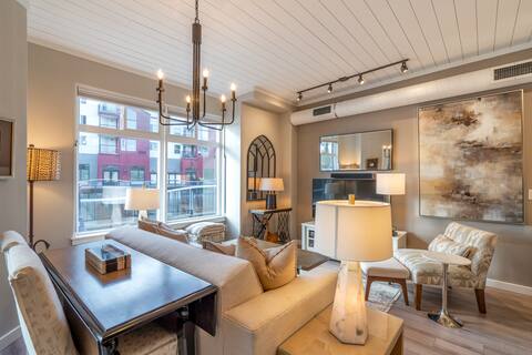 Lakeside Urban Inn --- truly a HIDDEN GEM!