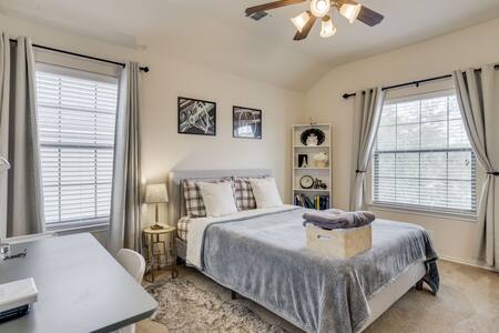 AMAZING Room near Six Flags, SeaWorld, UTSA