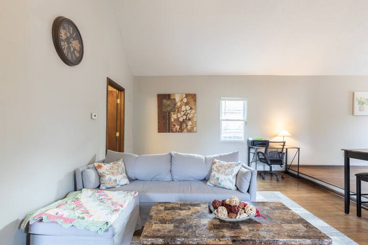 Clean and Cozy Tremont Home w/ Off Street Parking
