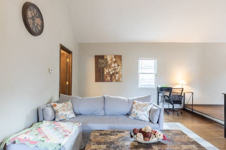 Clean and Cozy Tremont Home w/ Off Street Parking
